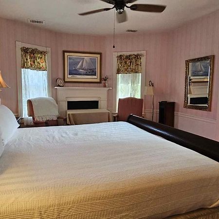 Parsonage Inn Bed And Breakfast Сент-Майклс Экстерьер фото